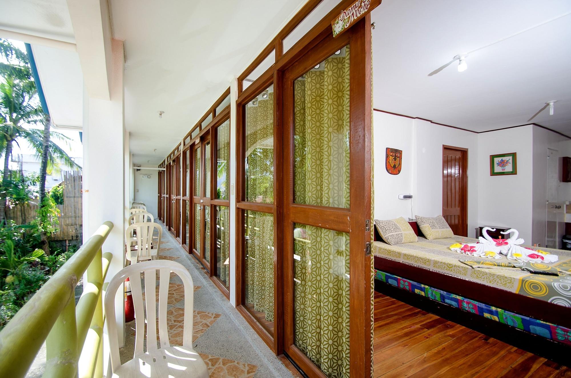 Hotel Reddoorz @ Secret Garden Boracay 2*