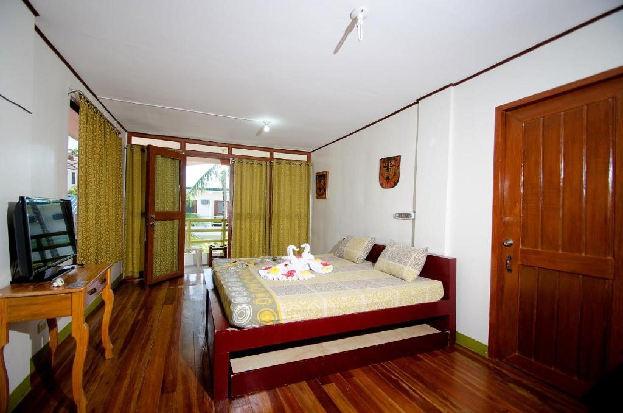 Hotel Reddoorz @ Secret Garden Boracay