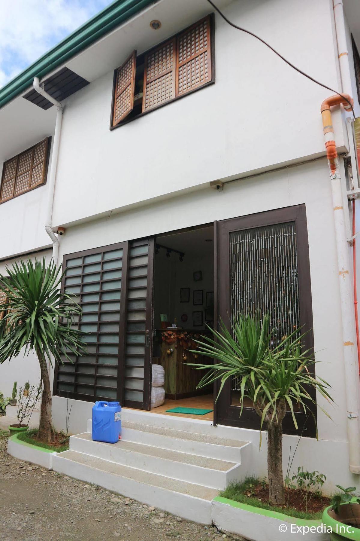 Hotel Reddoorz @ Secret Garden Boracay