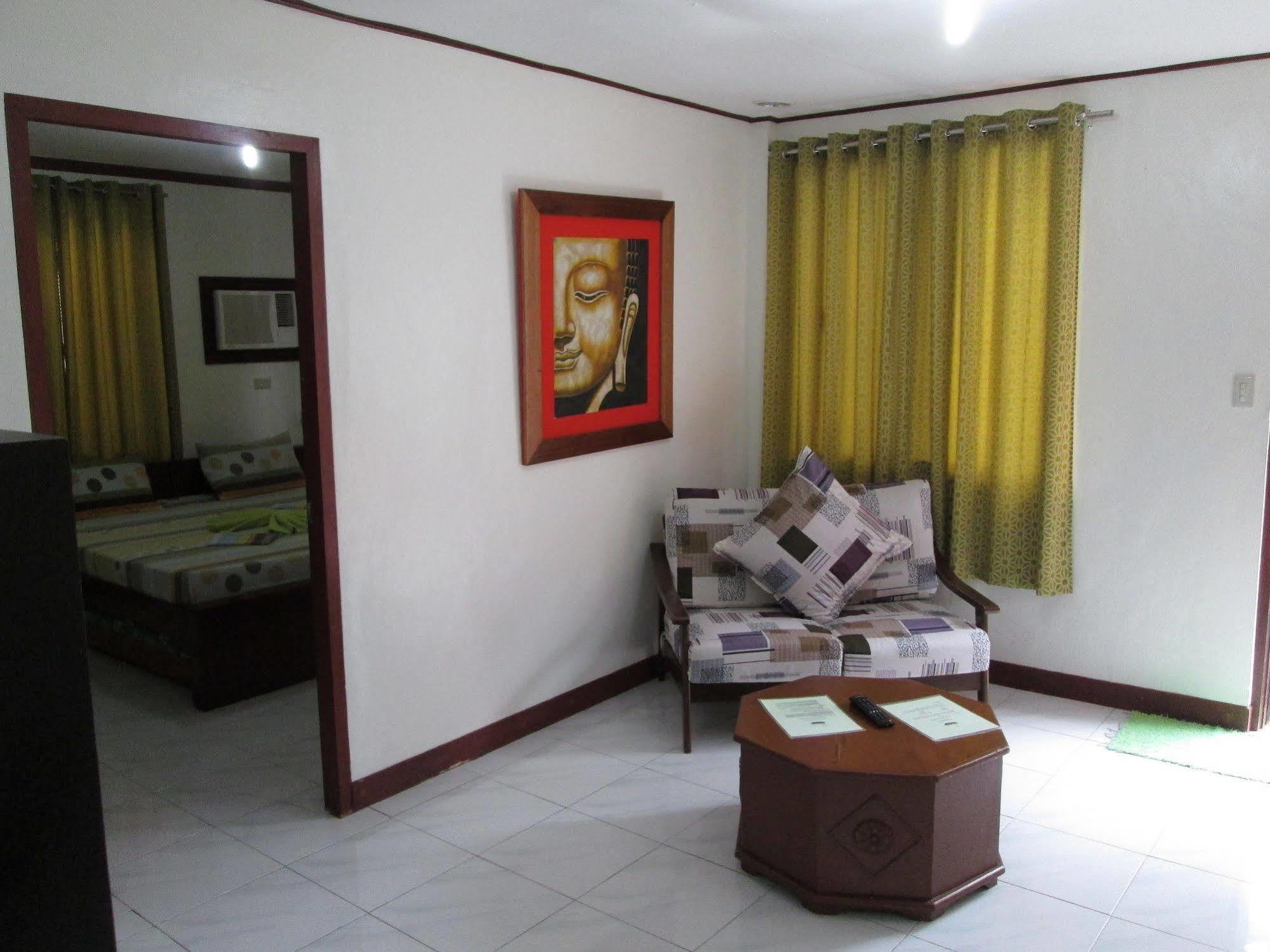 Hotel Reddoorz @ Secret Garden Boracay