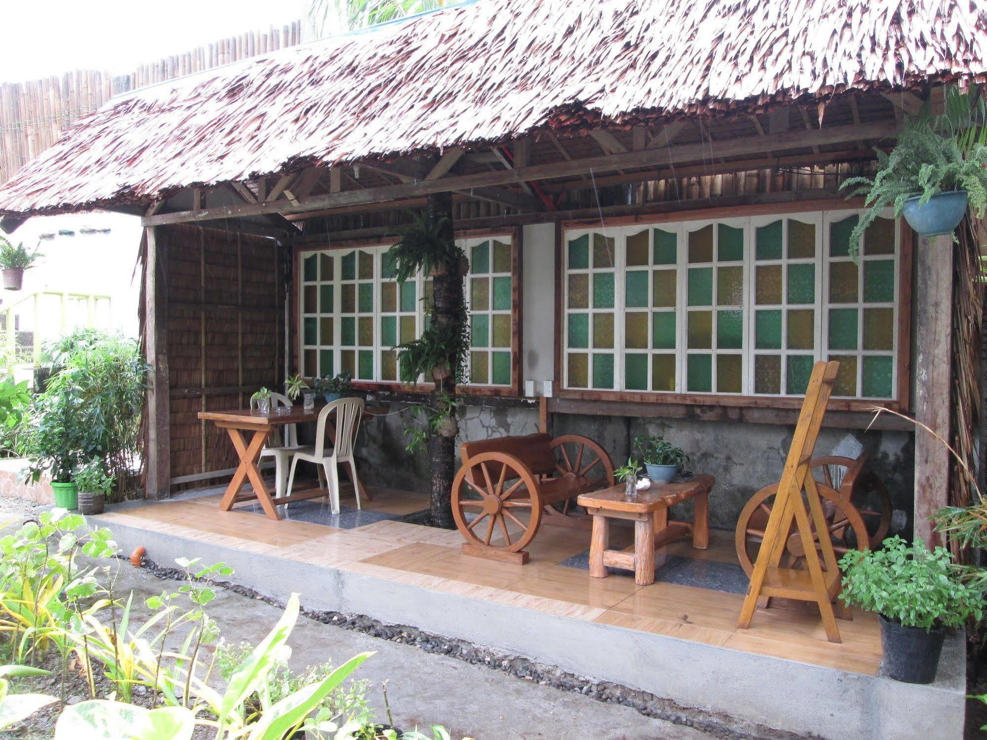 Hotel Reddoorz @ Secret Garden Boracay